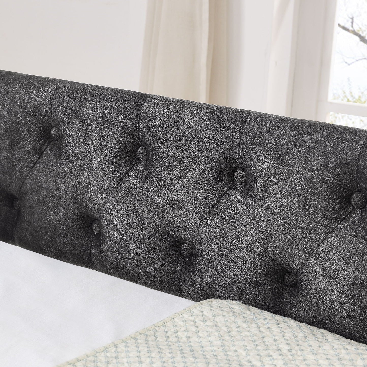 Upholstered Daybed With USB Charging & Pull Out Bed