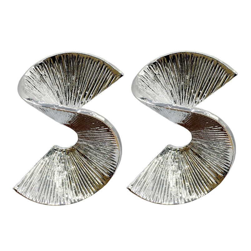 S-shaped geometric metal earrings