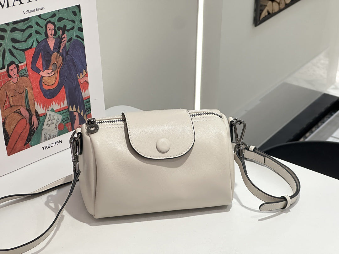 Urban Minimalist Versatile New High-End Feel Work Desk Organizer Bag, Leather Pillow Bag, Light Luxury Shoulder And Crossbody Bag