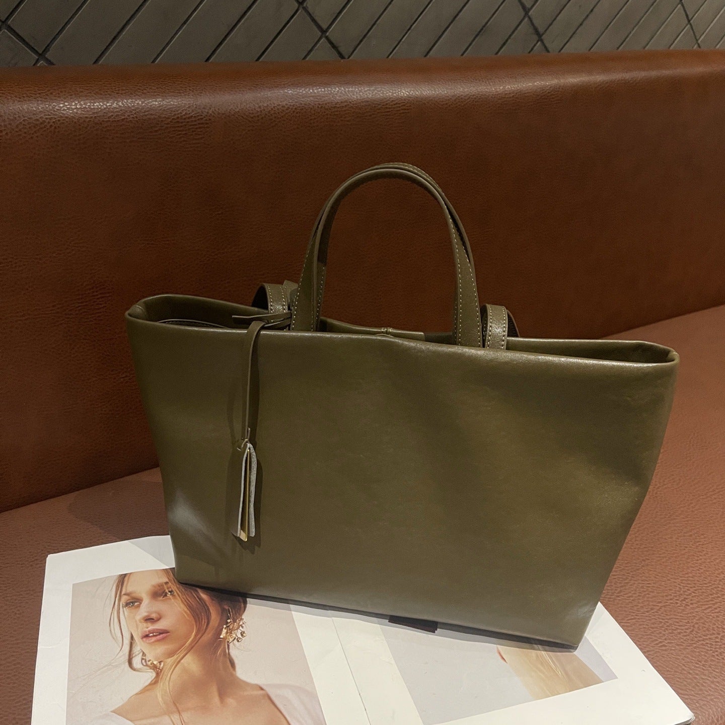 New Genuine Leather Women's Bag, Underarm Single-shoulder Cross-border First-layer Cowhide Tote, Niche Crossbody, Vintage Soft Leather, Large Capacity