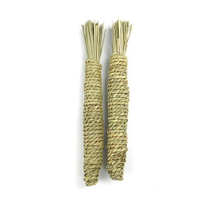 Pet Hand Woven Water Grass Carrot Toy