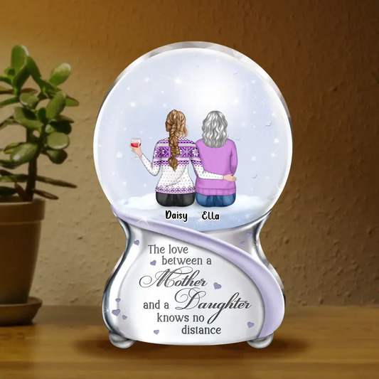 Personalized Mother And Daughter Acrylic Plaque - Mom With Up to 4 Daughters - Christmas Gift Idea For Mom/Daughters - The Love Between A Mother And A Daughter Knows No Distance