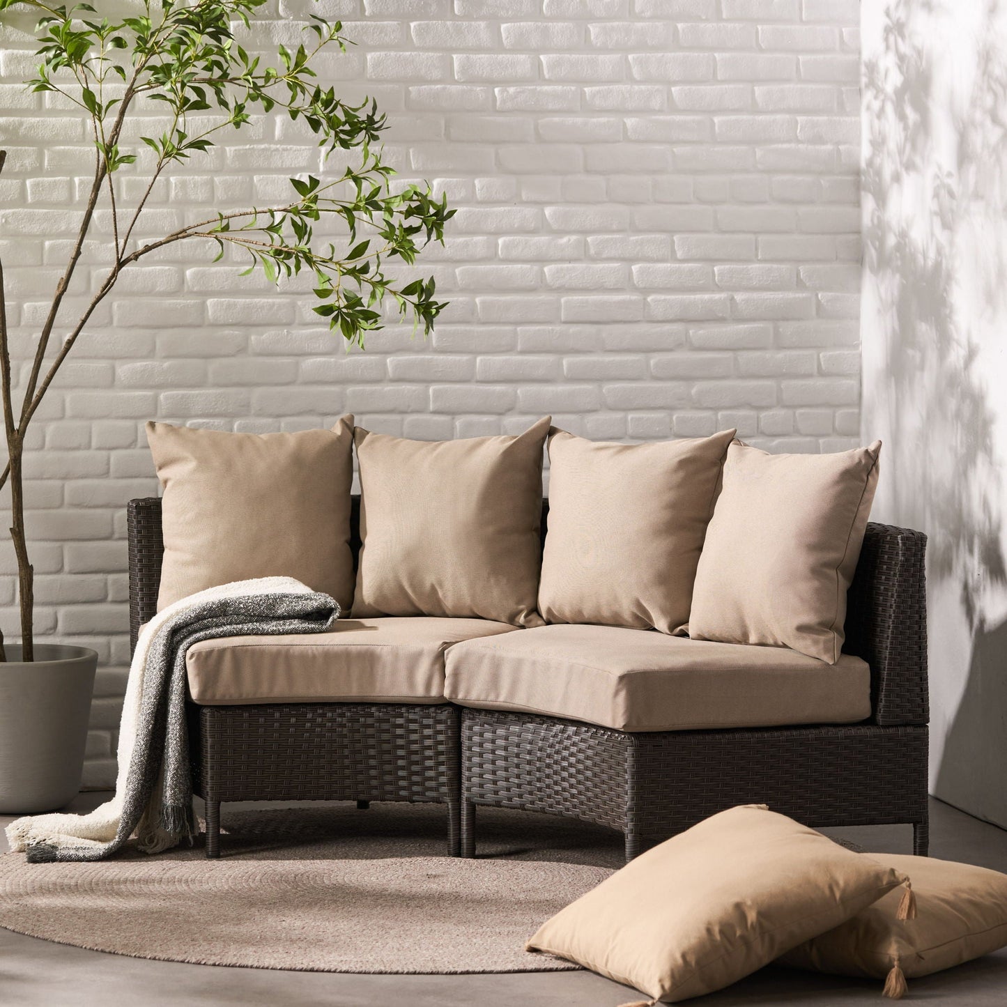 Pt Limon Modern Outdoor Single Sofa