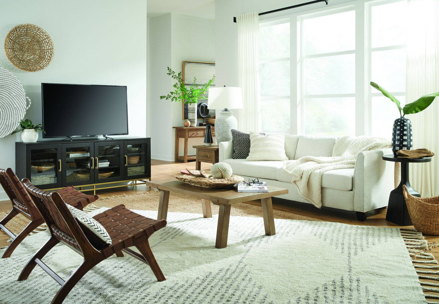 Lindon - Round Pedestal Accent End Table