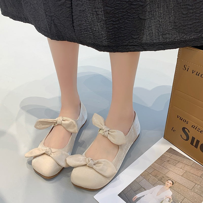 New Korean Super Chic Gentle And Cute Bow Flat Heel Grandma Shoes For Autumn 2026