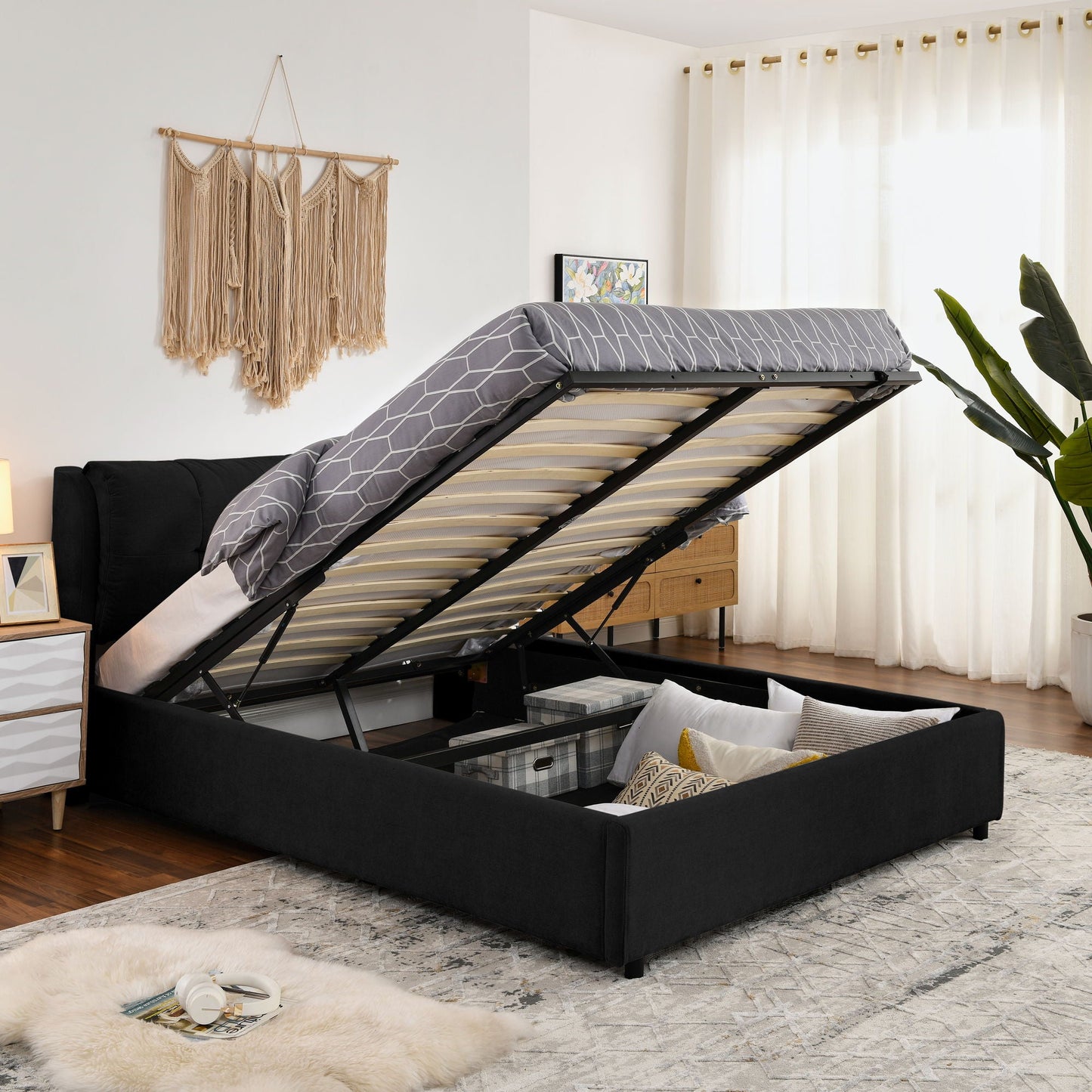 Storage Upholstered Hydraulic Platform Bed With Integrated Headboard