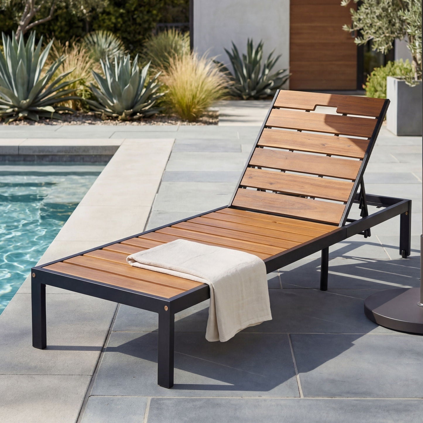 Outdoor Chaise With Adjustable Backrest