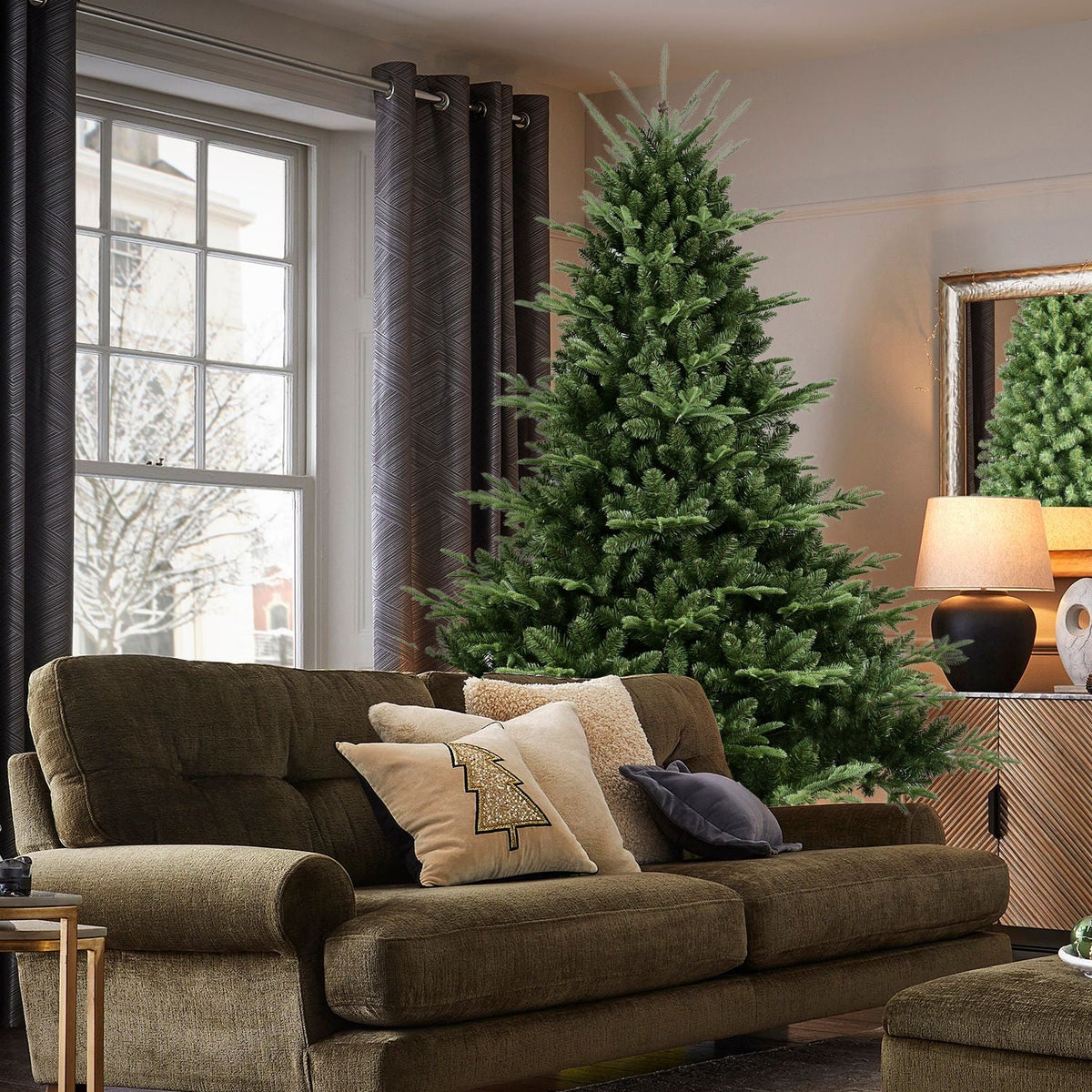 Full-Shaped 7.5FT Christmas Tree with 2441 Tips