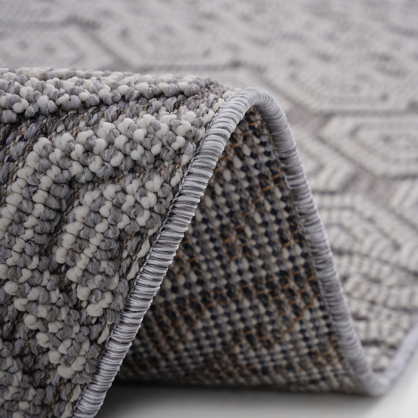 Guros - 8' X 10' Geometric Indoor / Outdoor Area Rug - Gray / White