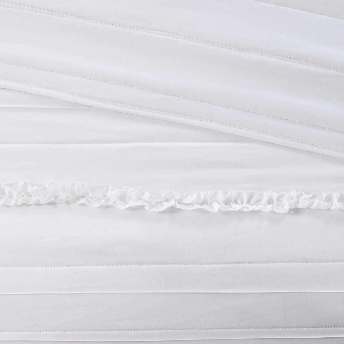 4 Piece Reversible Ruffle Quilt Set with Throw Pillow White King/Cal King