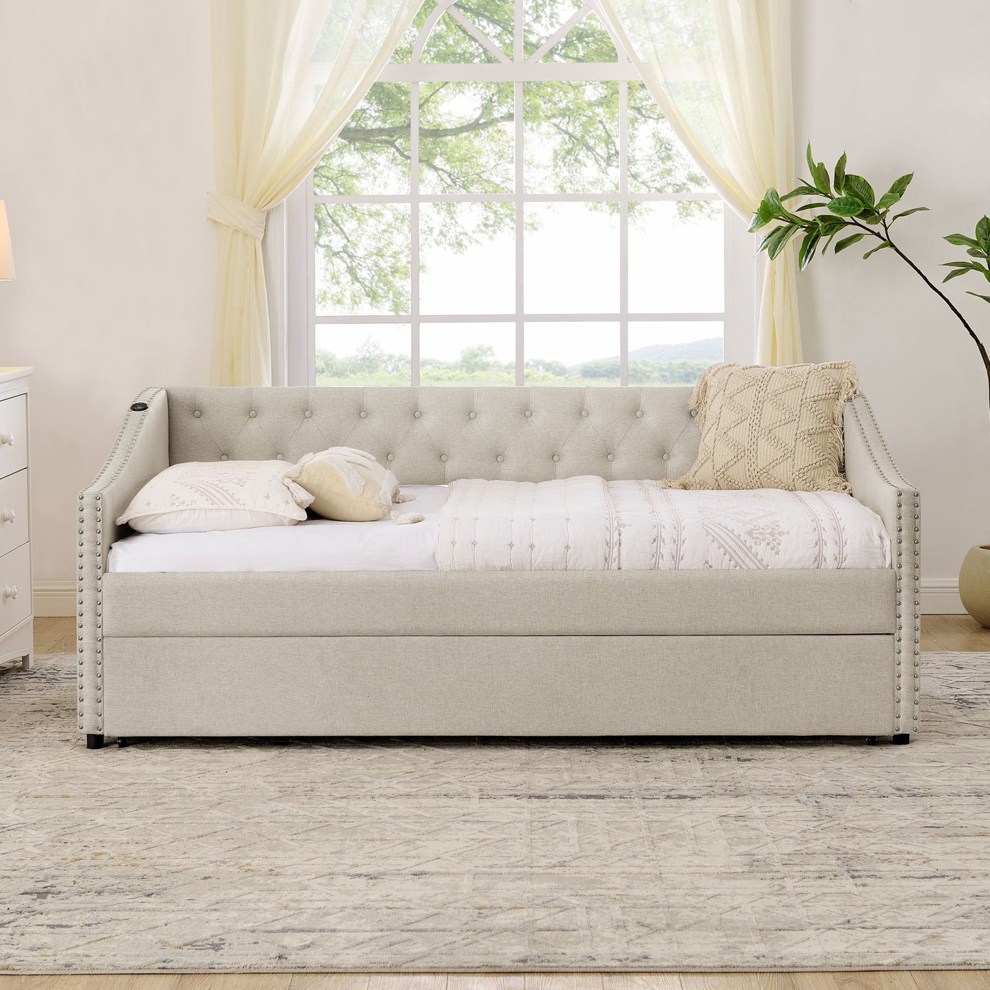 Upholstered Daybed With USB Charging & Pull Out Bed