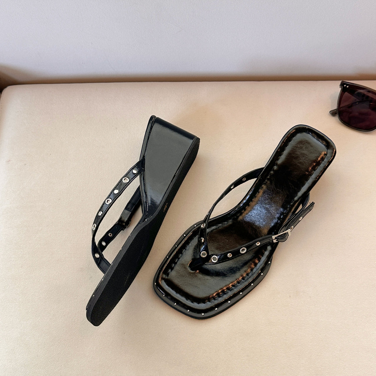 Women's Black Studded Thong Slippers, Soft Sole Casual Minimalist High Heel Flip Flops, 2026 New, Outdoor Summer Wear