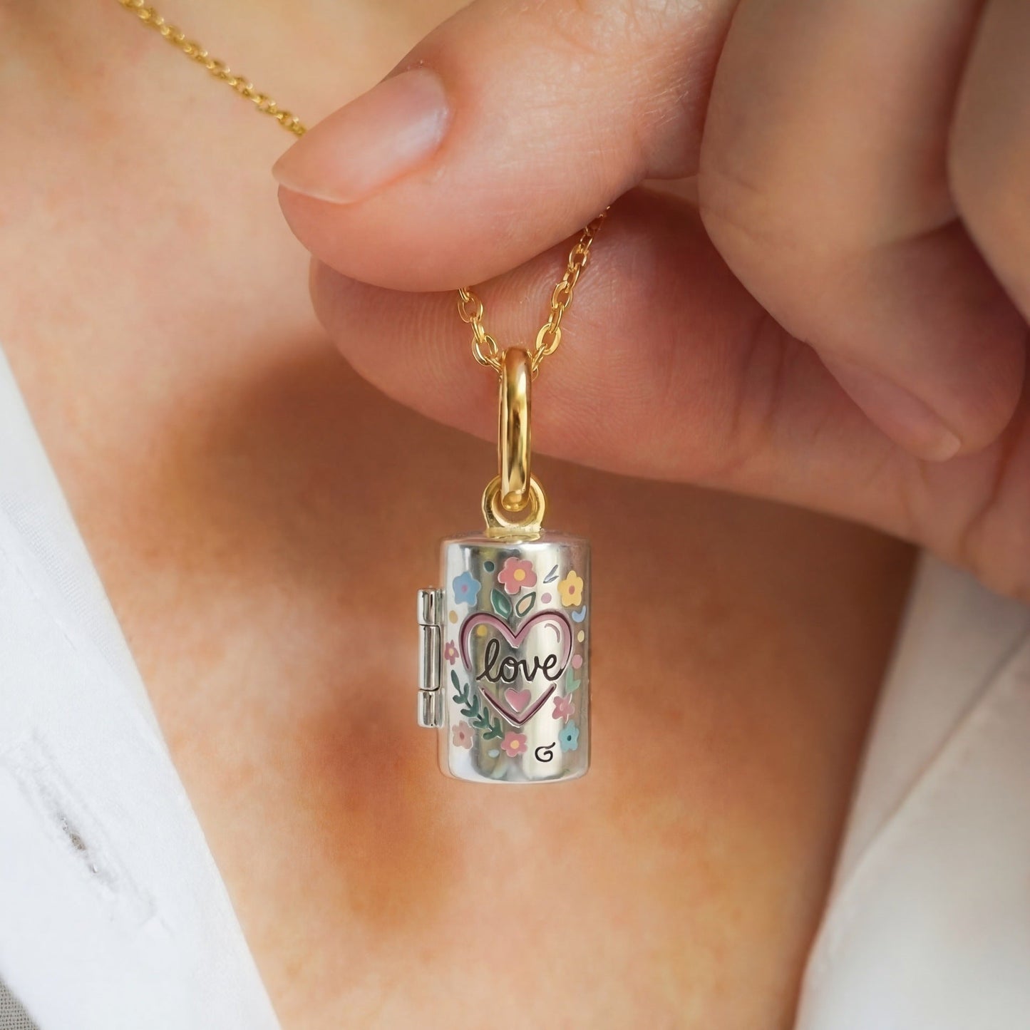 Openable Cylindrical Necklace For Women