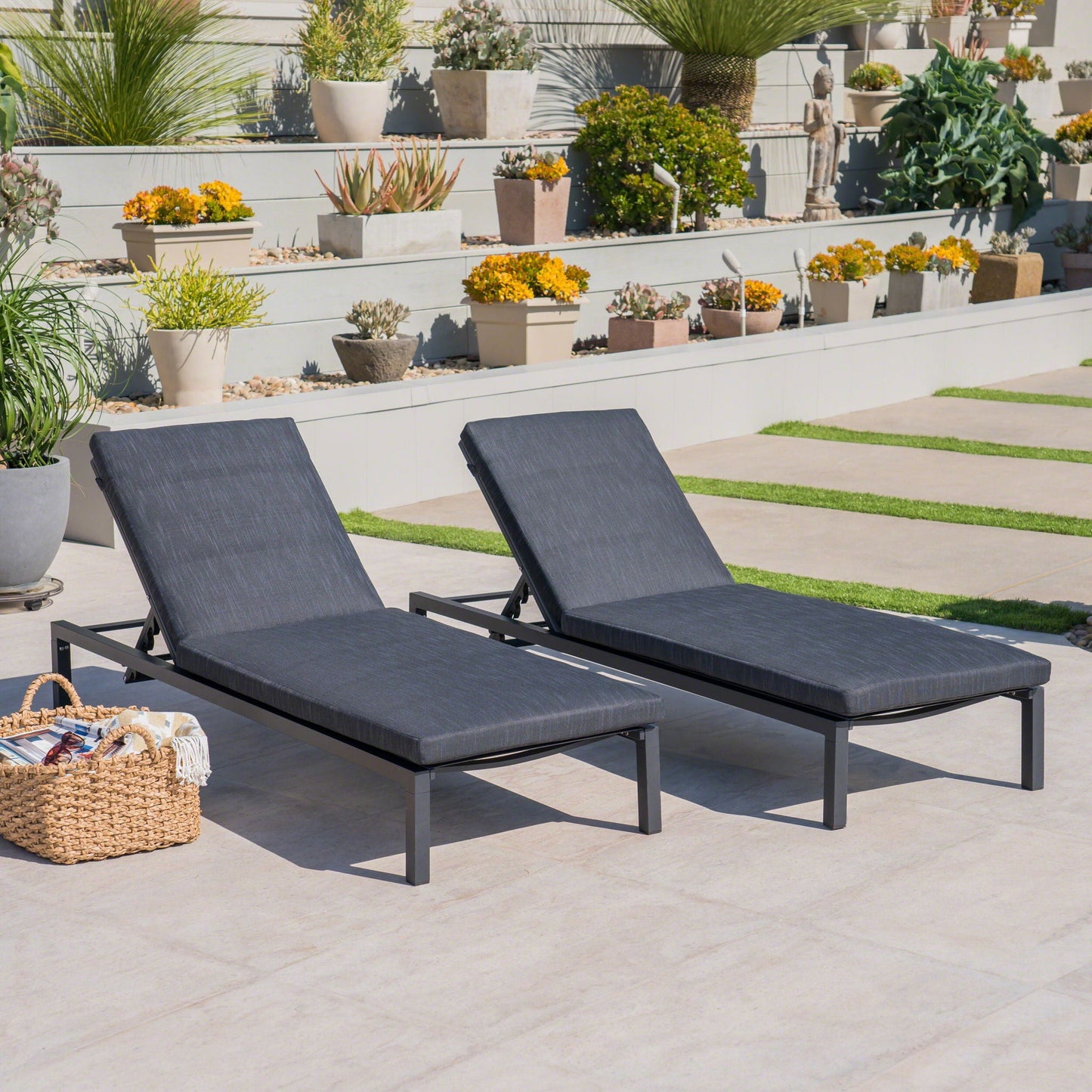 Modern Chaise Lounge With Water Resistant Fabric Cushions
