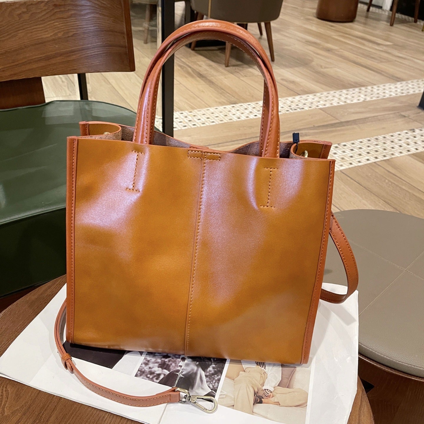 Commute First-layer Cowhide Tote Bag, Premium Leather Single-shoulder Bucket Bag For Women, Simple And Versatile Large Bag