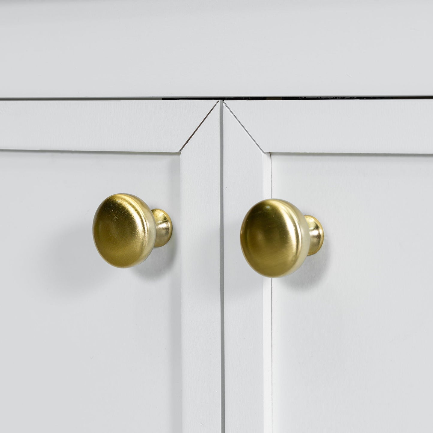 Elegant Vintage Bathroom Vanity With Sink and Soft Closing Drawers