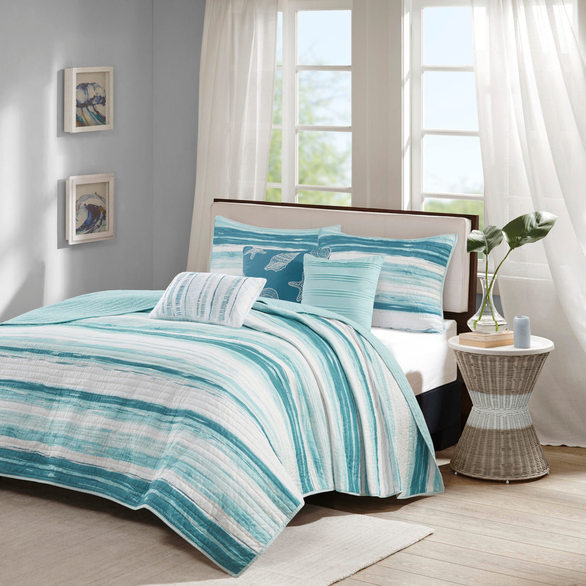 6 Piece Printed Quilt Set with Throw Pillows Aqua Full/Queen