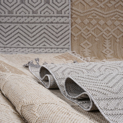 Guros Collection 4' x 6' Area Rug