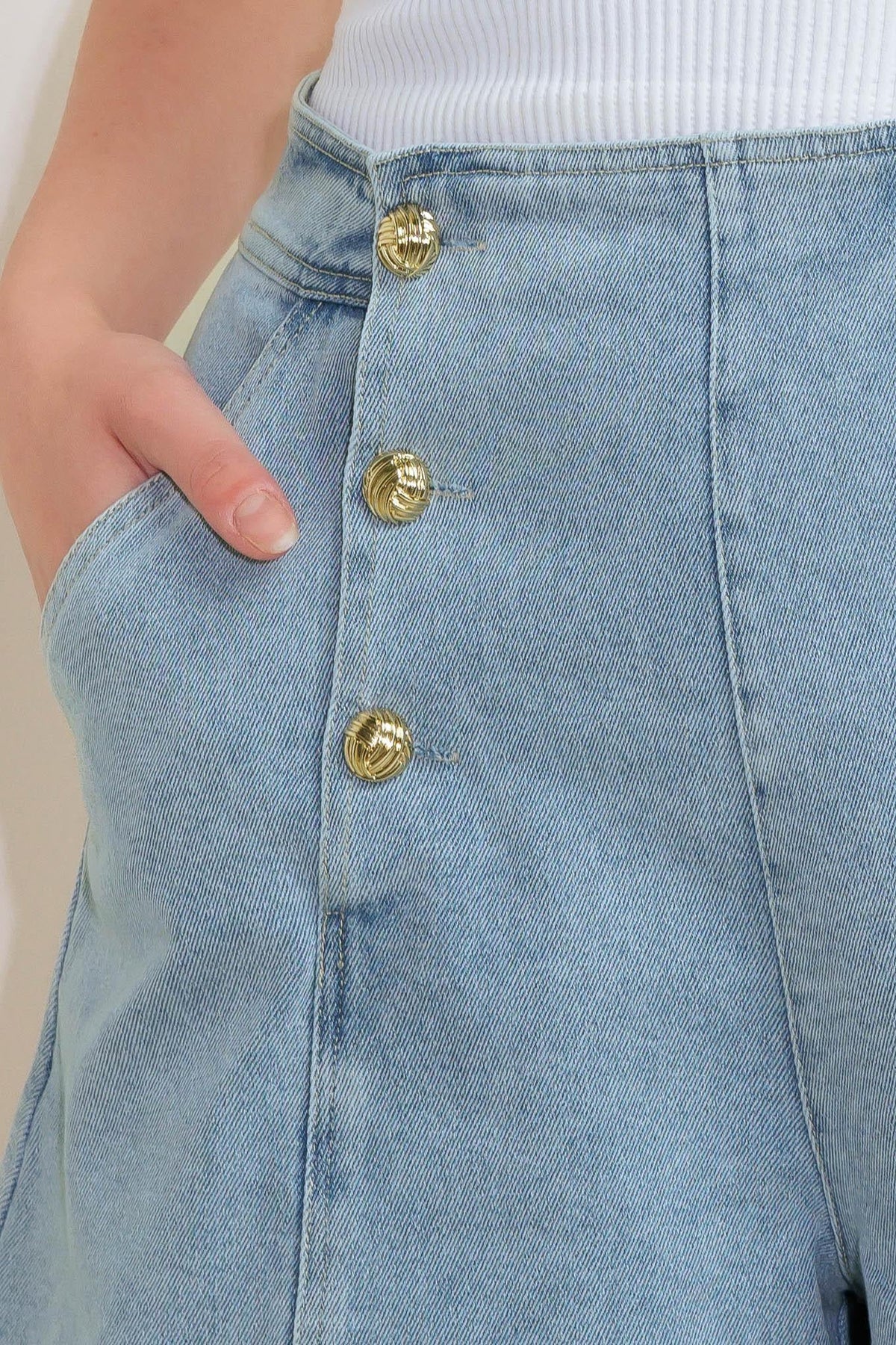 ANGEL WINGS AND CHAMOMILE DENIM WOVEN SKORT