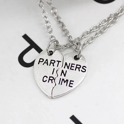 2pcs/set Splicing Necklace Heartbroken Pendant Necklace Men and Women