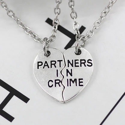 2pcs/set Splicing Necklace Heartbroken Pendant Necklace Men and Women