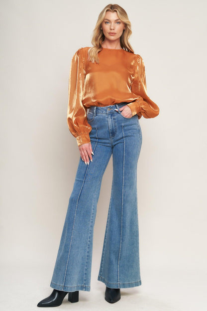 OUTING LIGHT WOVEN TOP