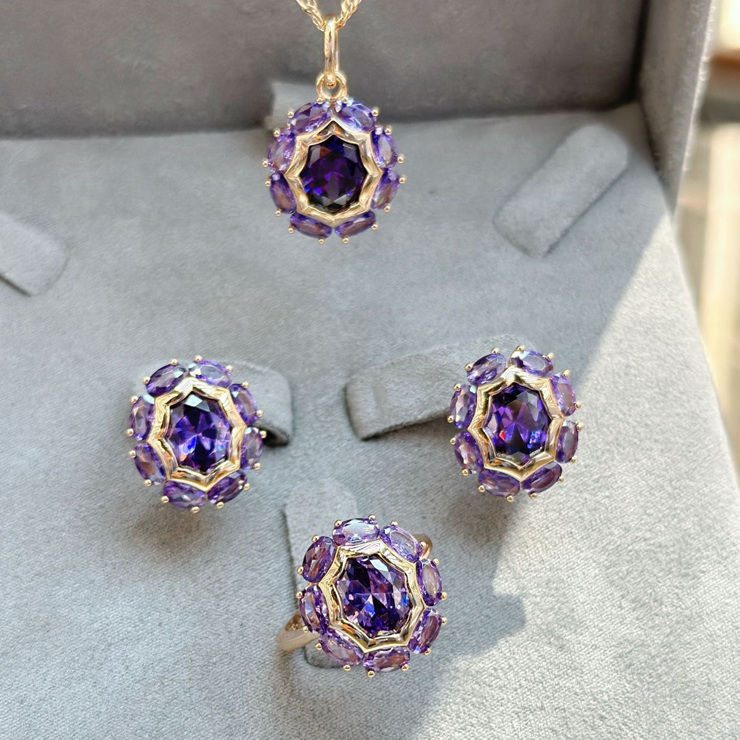 Amethyst Aura™ | Royal Purple Gold Plated Statement Ring (18K Color Retention)