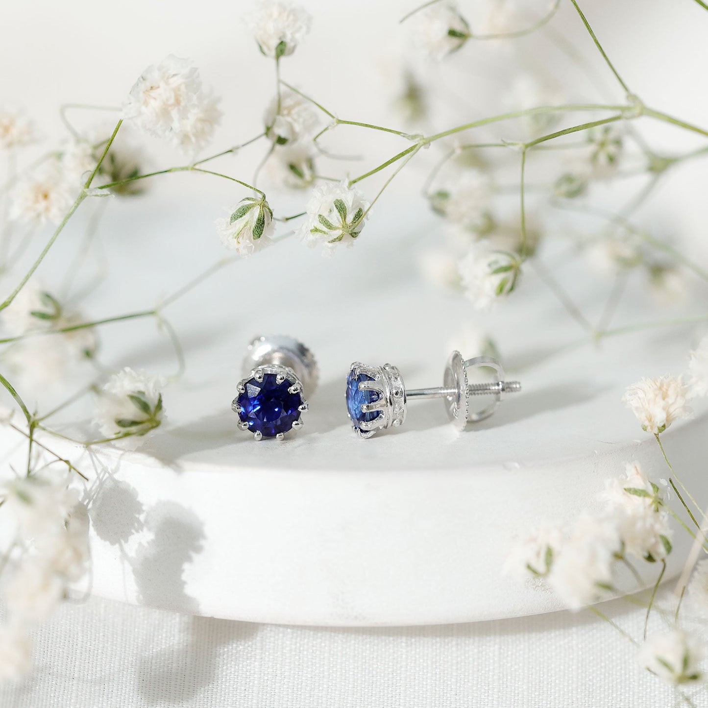 1.9 Carat Blue Sapphire Solitaire Vintage Earrings for Women