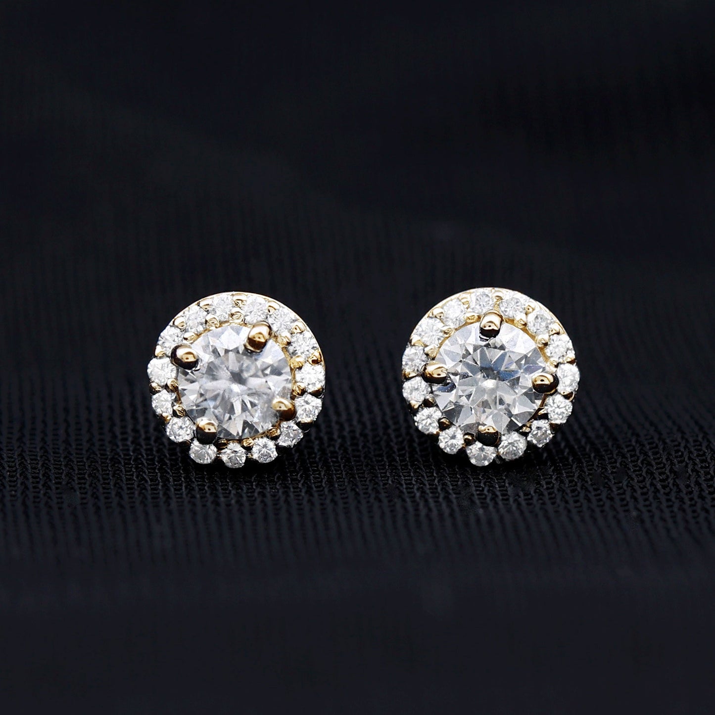 0.64 CTW Lab Grown Diamond Halo Stud Earrings (4mm, Screw Back)