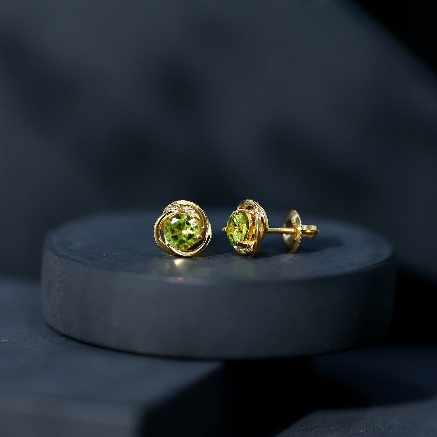 1 Carat Round Cut Peridot Swirl Stud Earrings