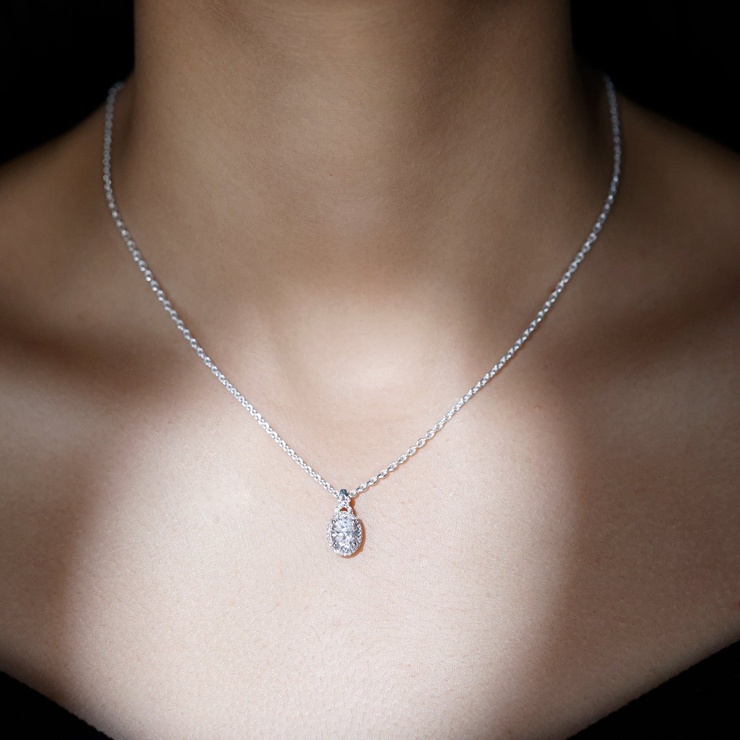 Lab Grown Diamond Vintage Style Pendant With Halo