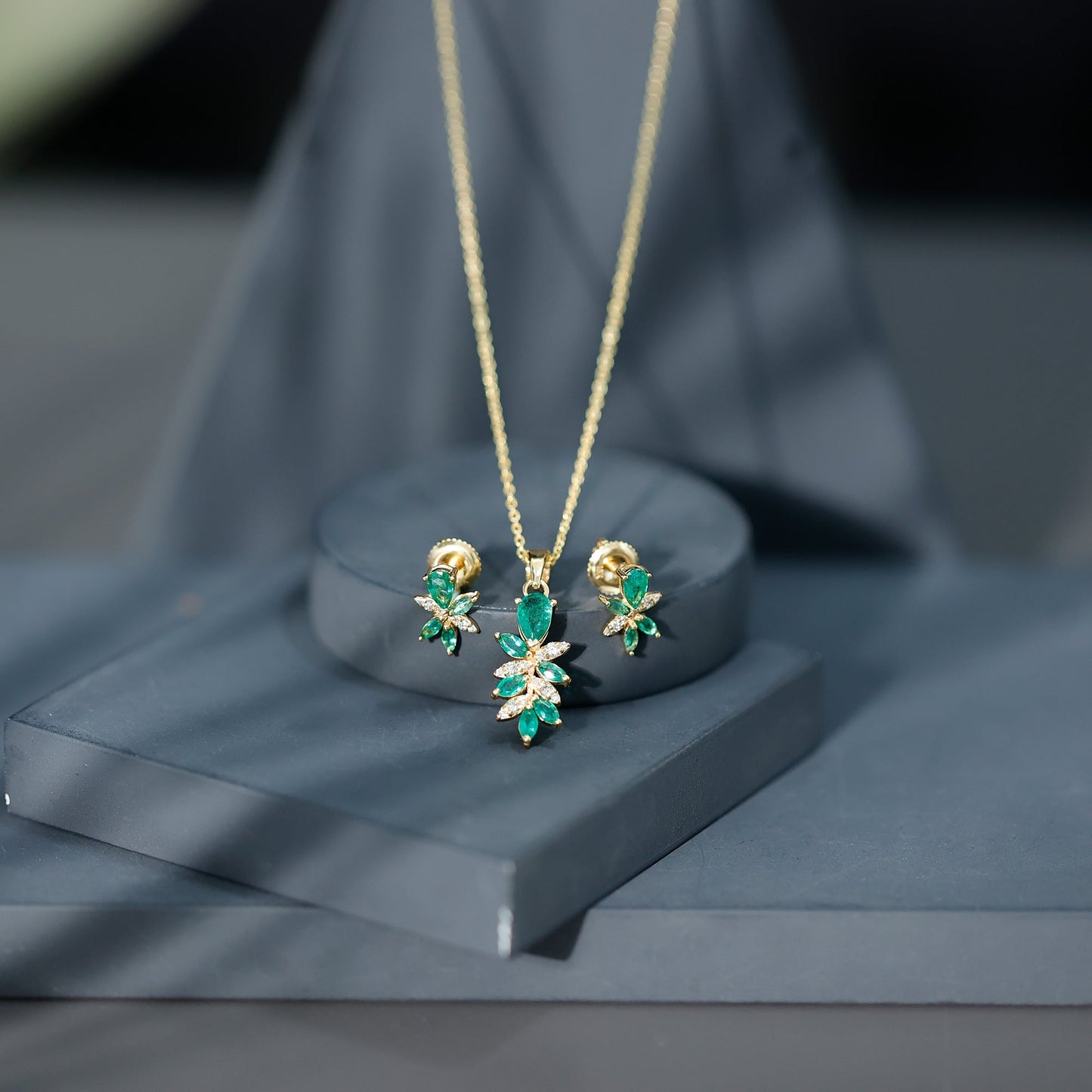 Nature Inspired Emerald and Diamond Dangle jewelry Set