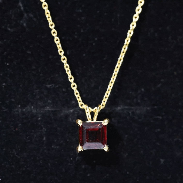Solitaire 1.4 Carat Garnet Princess Cut Pendant Necklace with Chain