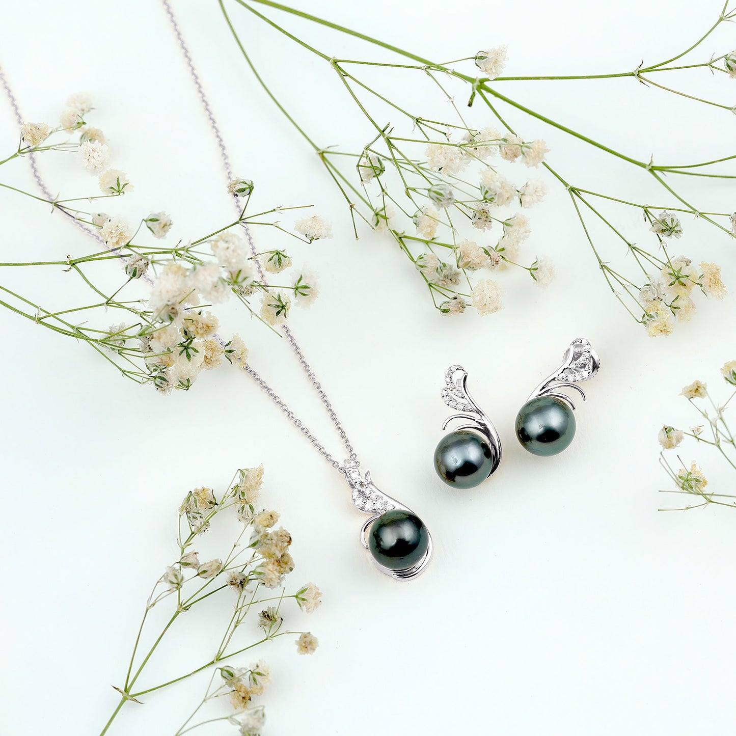 Designer Tahitian Black Pearl Necklace and Earrings Set with Diamond