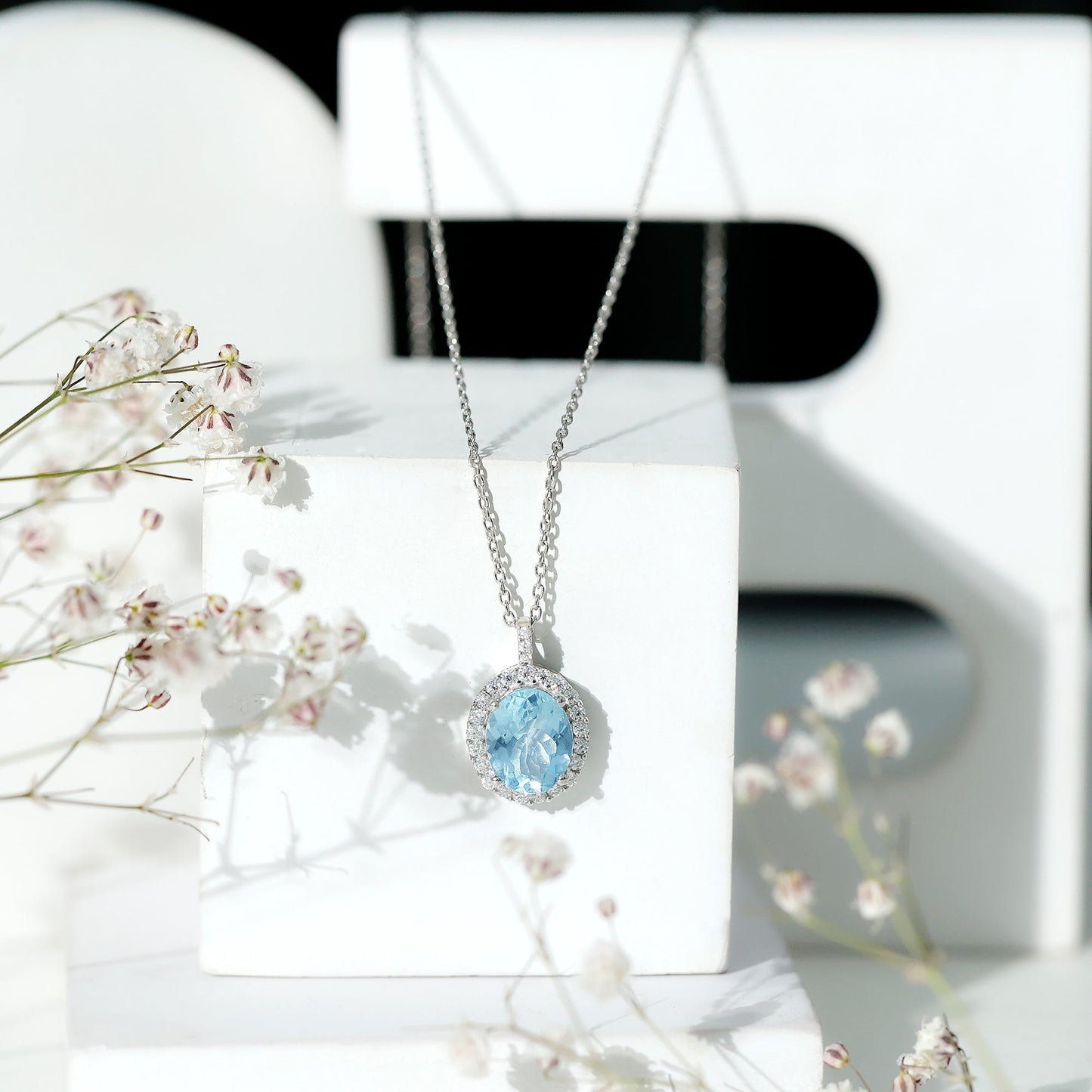 Genuine 2.5 Carat Oval Shaped Aquamarine Statement Necklace With Silver Chain