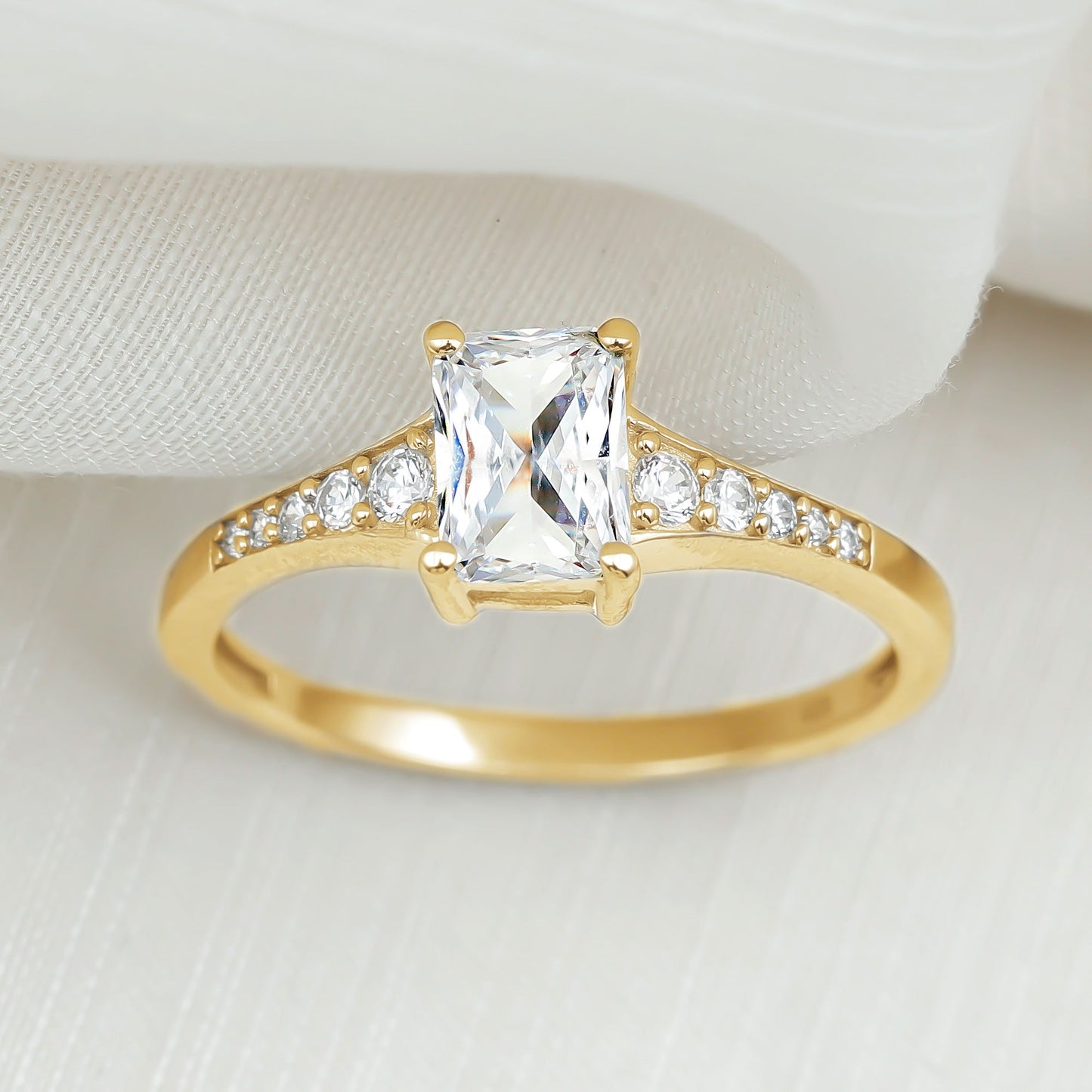 Brilliant Cut 1.7 Carat Lab Grown Diamond Emerald Cut Engagement Ring