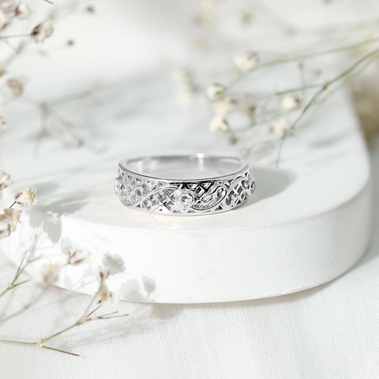 Bezel Set Round Diamond Filigree Ring