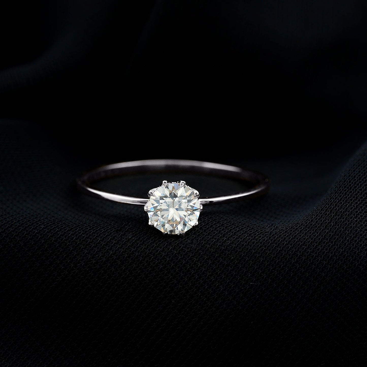 0.9 Carat Lab Grown Diamond Round Cut Engagement Ring