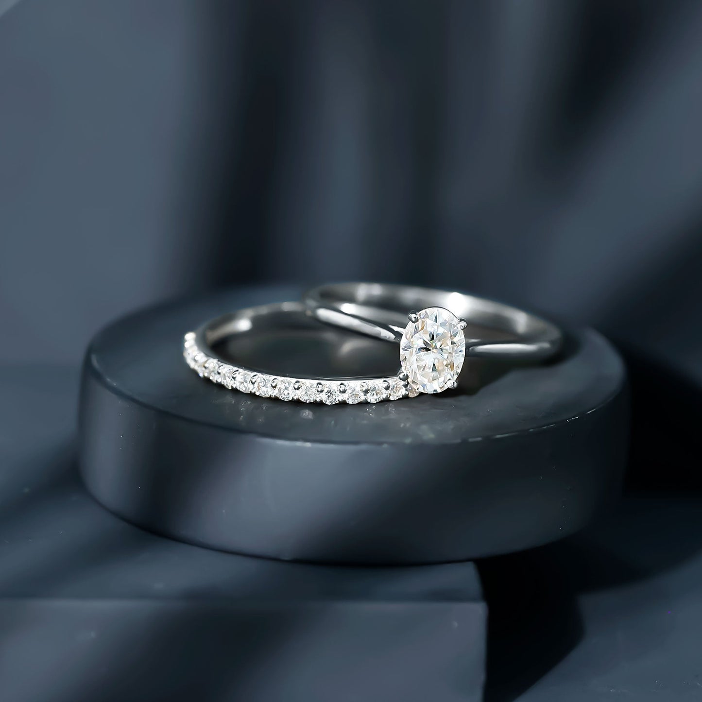 IGI Certified Lab Grown Diamond Oval Engagement Ring with Wedding Band