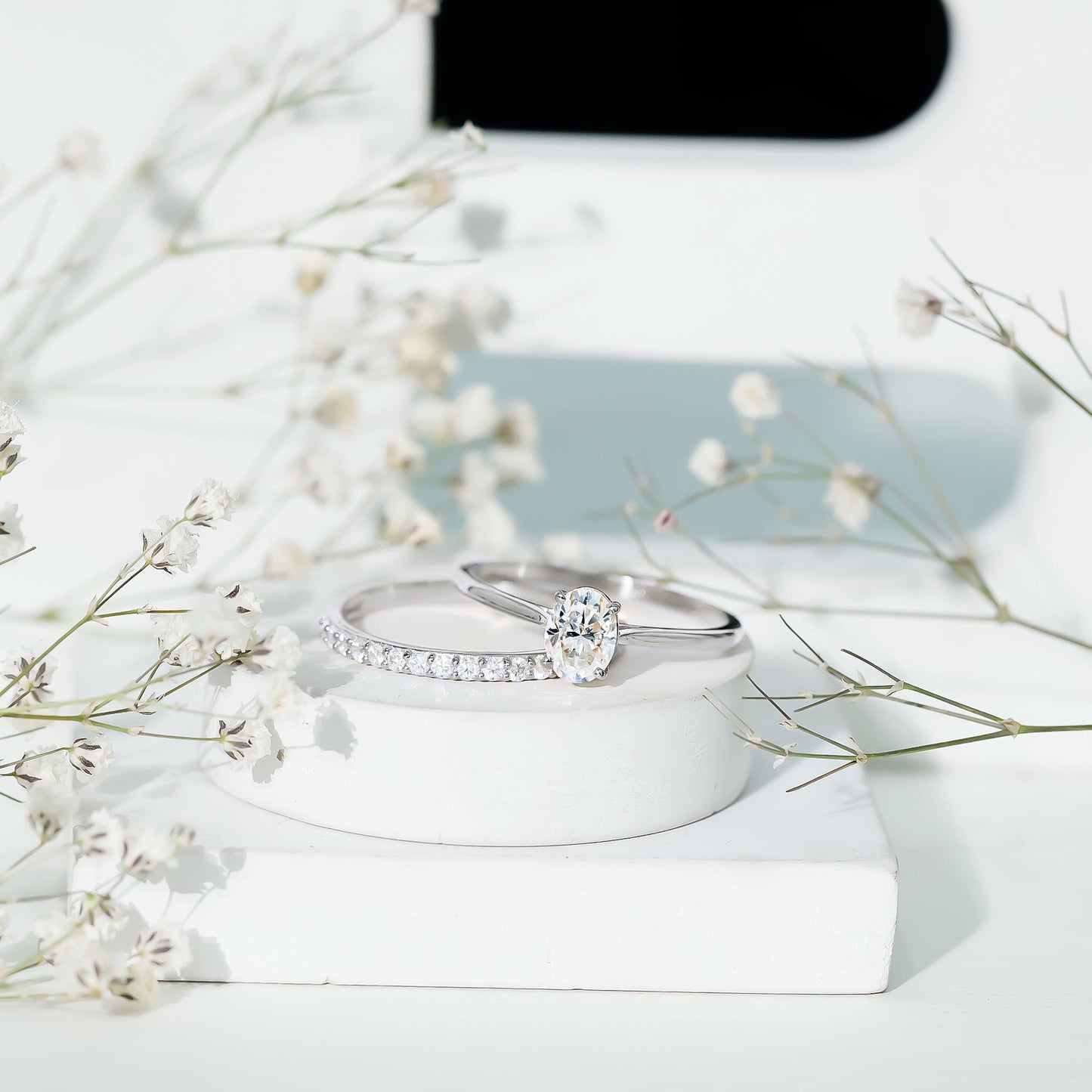 IGI Certified Lab Grown Diamond Oval Engagement Ring with Wedding Band