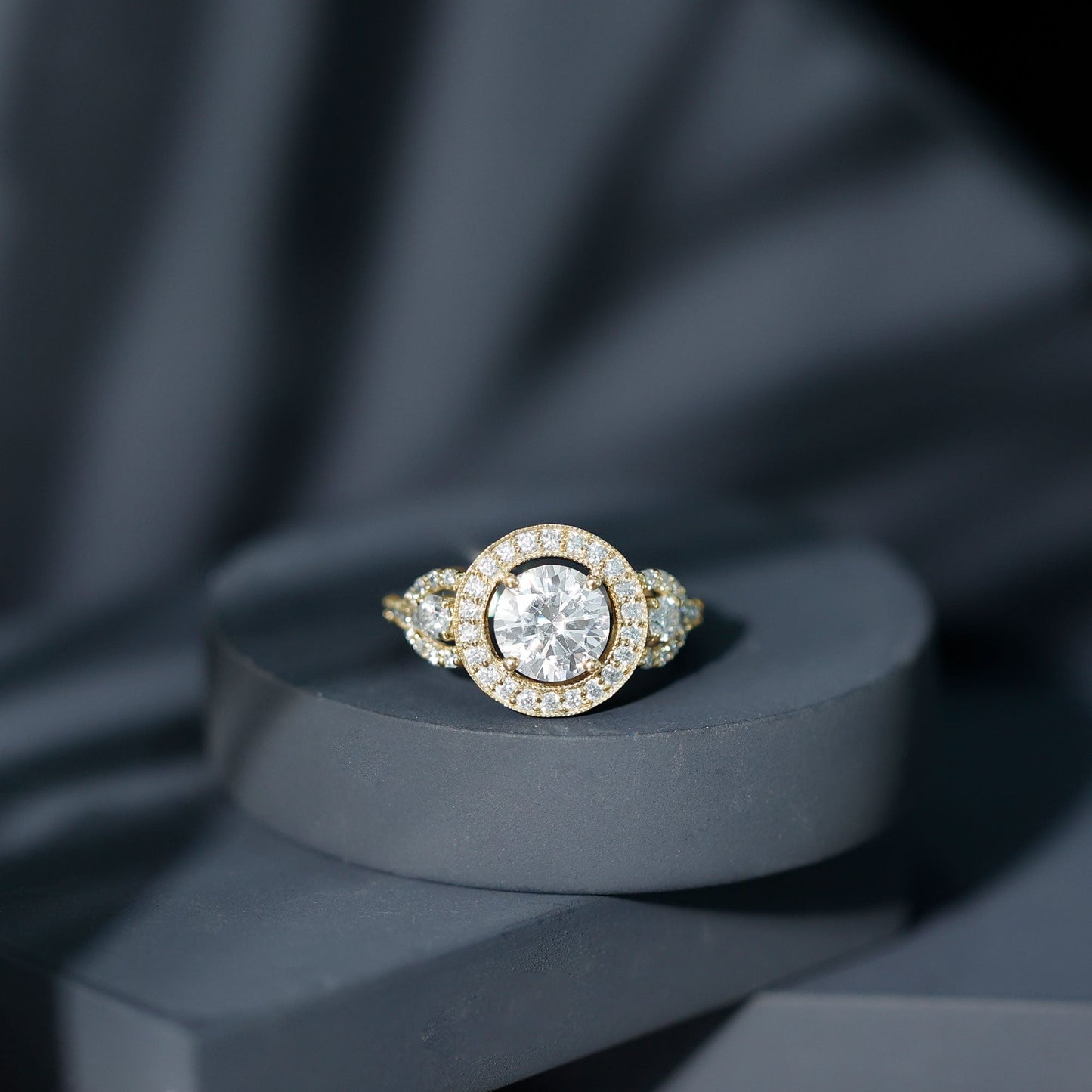 Round Cut Diamond Antique Looking Engagement Ring