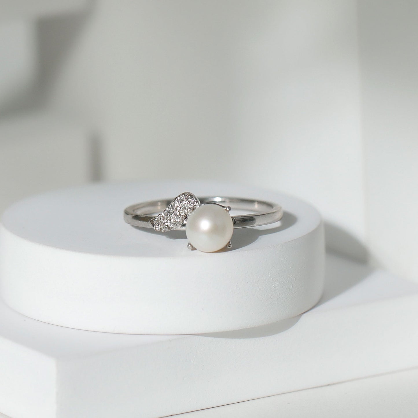 Cultured 3 Carat Freshwater Pearl Solitaire Engagement Ring with Diamond