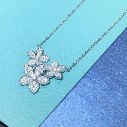 Huitan Shiny Flowers Design Pendant Necklace with Cubic Zirconia Graceful Trendy Accessories for Women Aesthetic Wedding Jewelry
