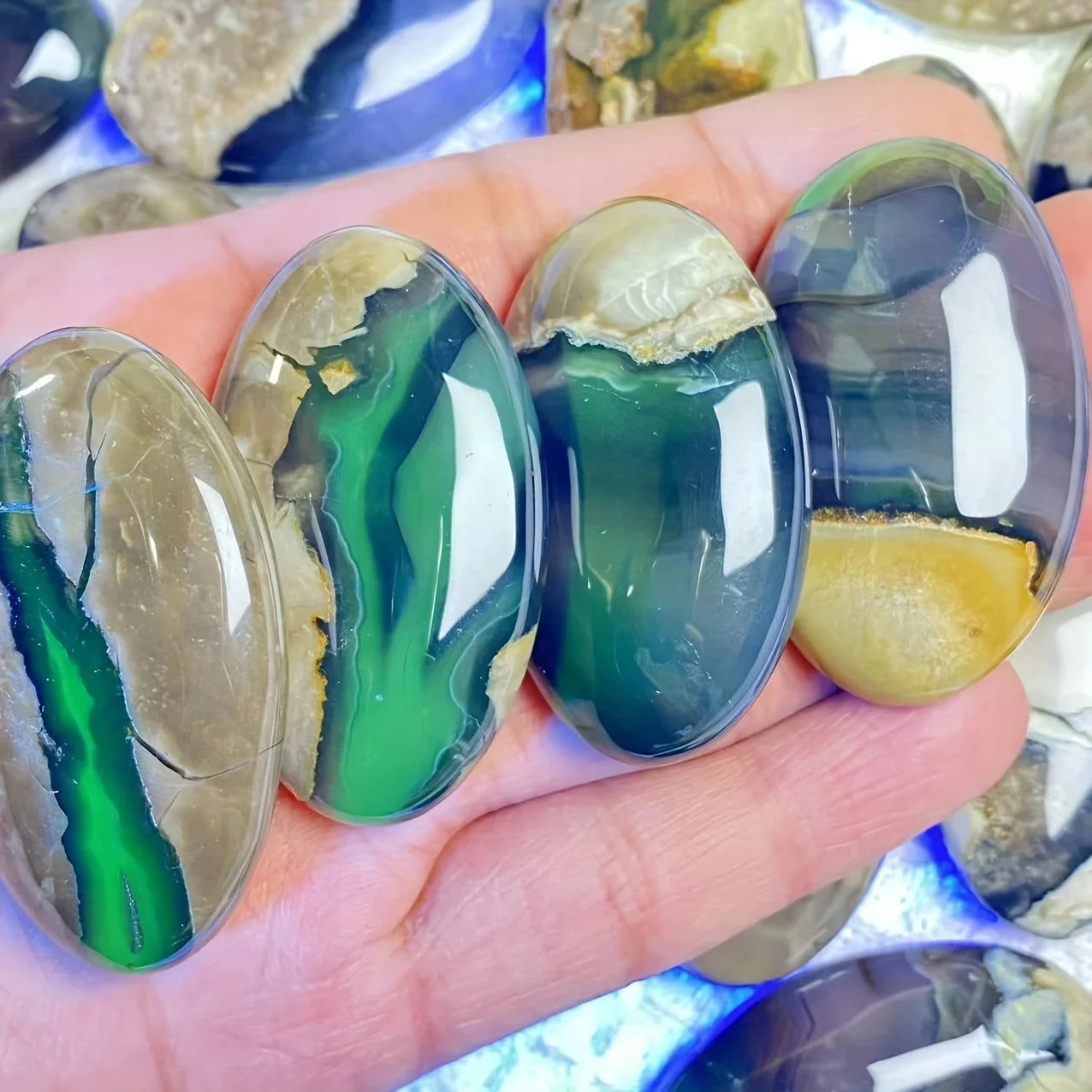 1pc UV Reactive Volcano Agate Palm Stone, Glowing Green Fluorescent Crystal Home Decor, Tabletop Display, Holiday Gift