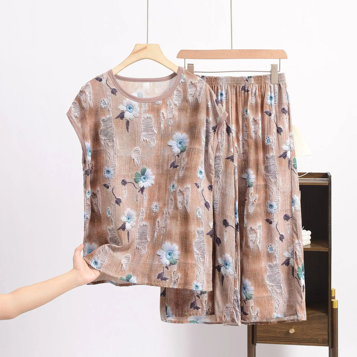 XL to 6XL Plus size Summer Pajamas set short sleeve Tshirt and Capri Pants Floral Print Loose homewear suits comfort sleepwear