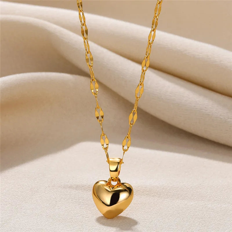 Charm Love Heart Pendant Necklace for Women Gold Color Fashion Lip Chain Simple Metal Choker Necklace Girls Jewelry Gift