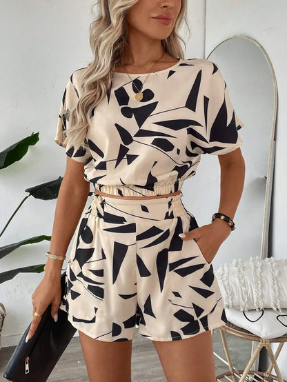 Women's Fashion Two-Piece Set - Leaf Pattern Printed Waist-Cinching Short-Sleeved T-Shirt + Printed Shorts Set