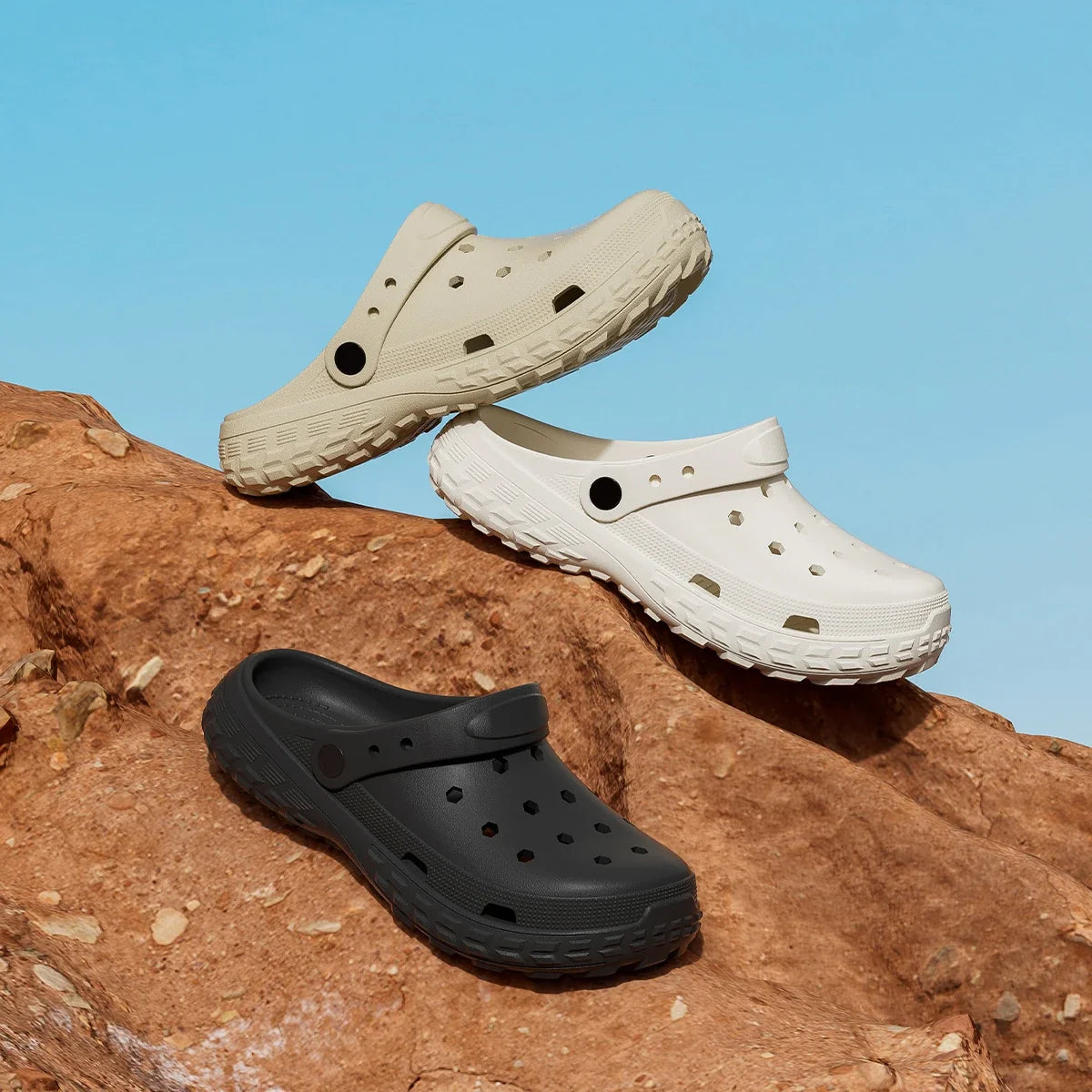 Women and Men's Hole Shoes Summer Non-Slip Outdoor Sandals Closed Toe Shit Feeling Beach Slippers Thick Bottom Soft Bottom