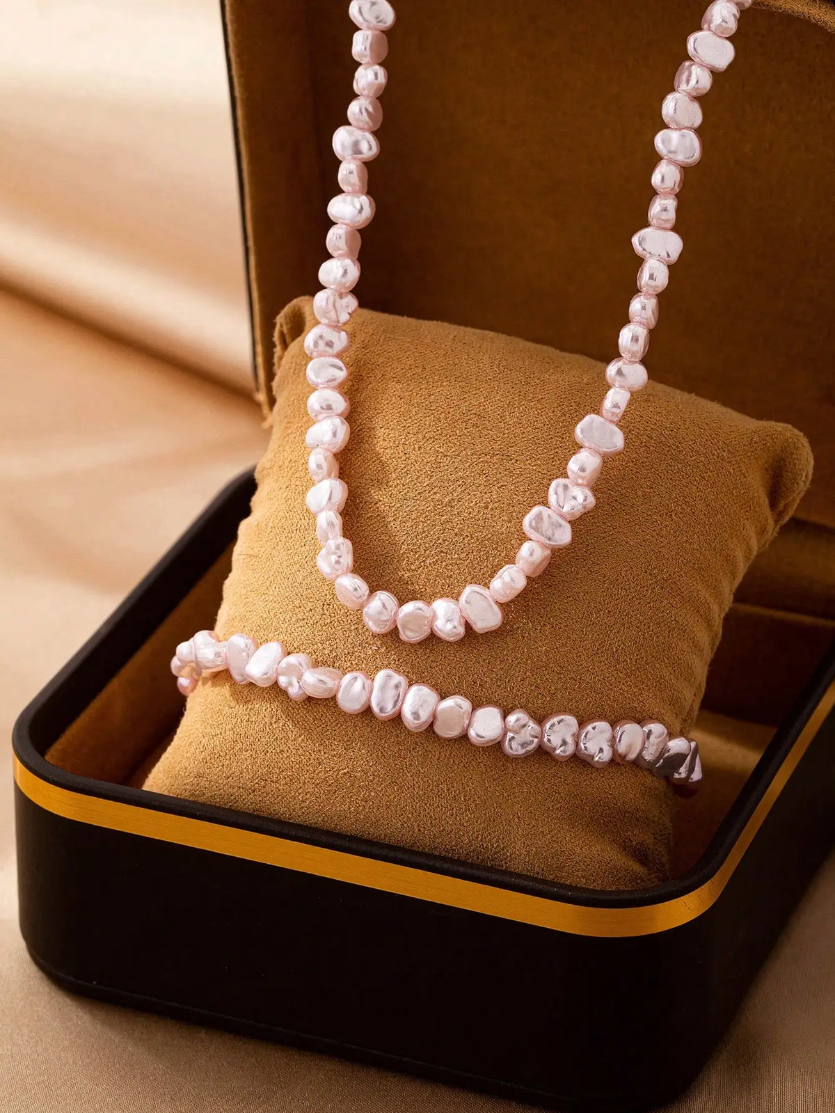 A Set of Irregular-Shaped Freshwater Pearl Necklaces, Versatile Layered Necklaces, High-End Luxury Clavicle Chains, Gifts for Festivals, Gifts for Best Friends, Gifts for Girlfriends