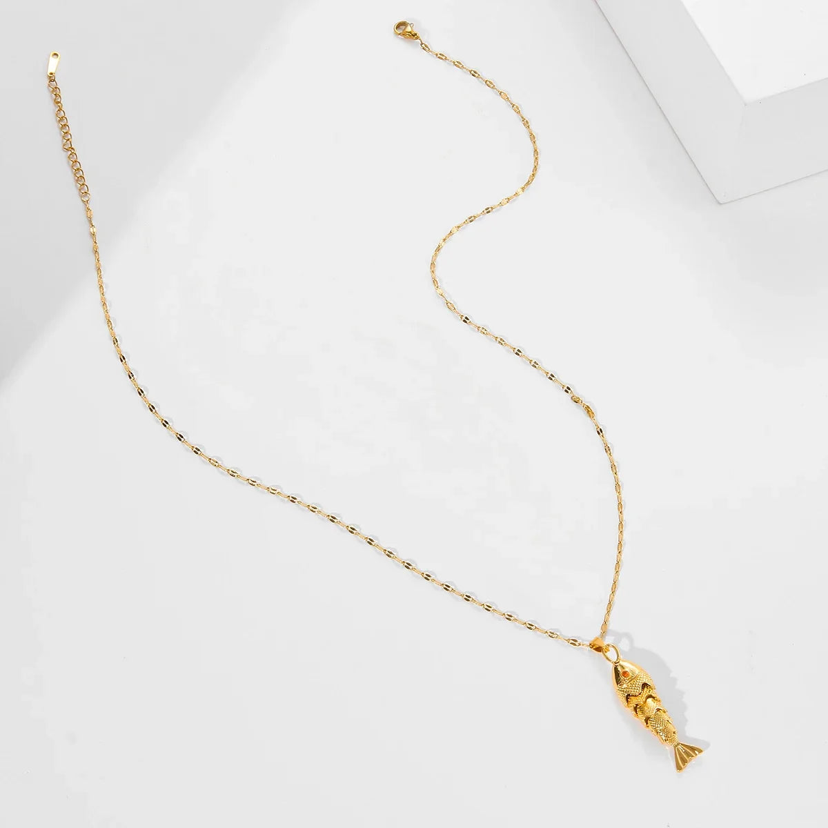 Trendy Gold-Plated Retro Personality Agile Small Fish Necklace for Women Anti-Allergic Fashionable Jewelry Accessory